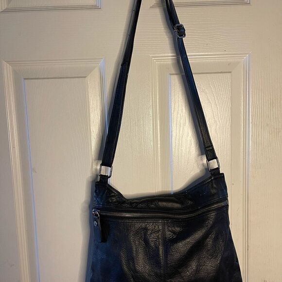 Margot black leather shoulder/Crossbody bag with rustic hardwares  . - Picture 8 of 10